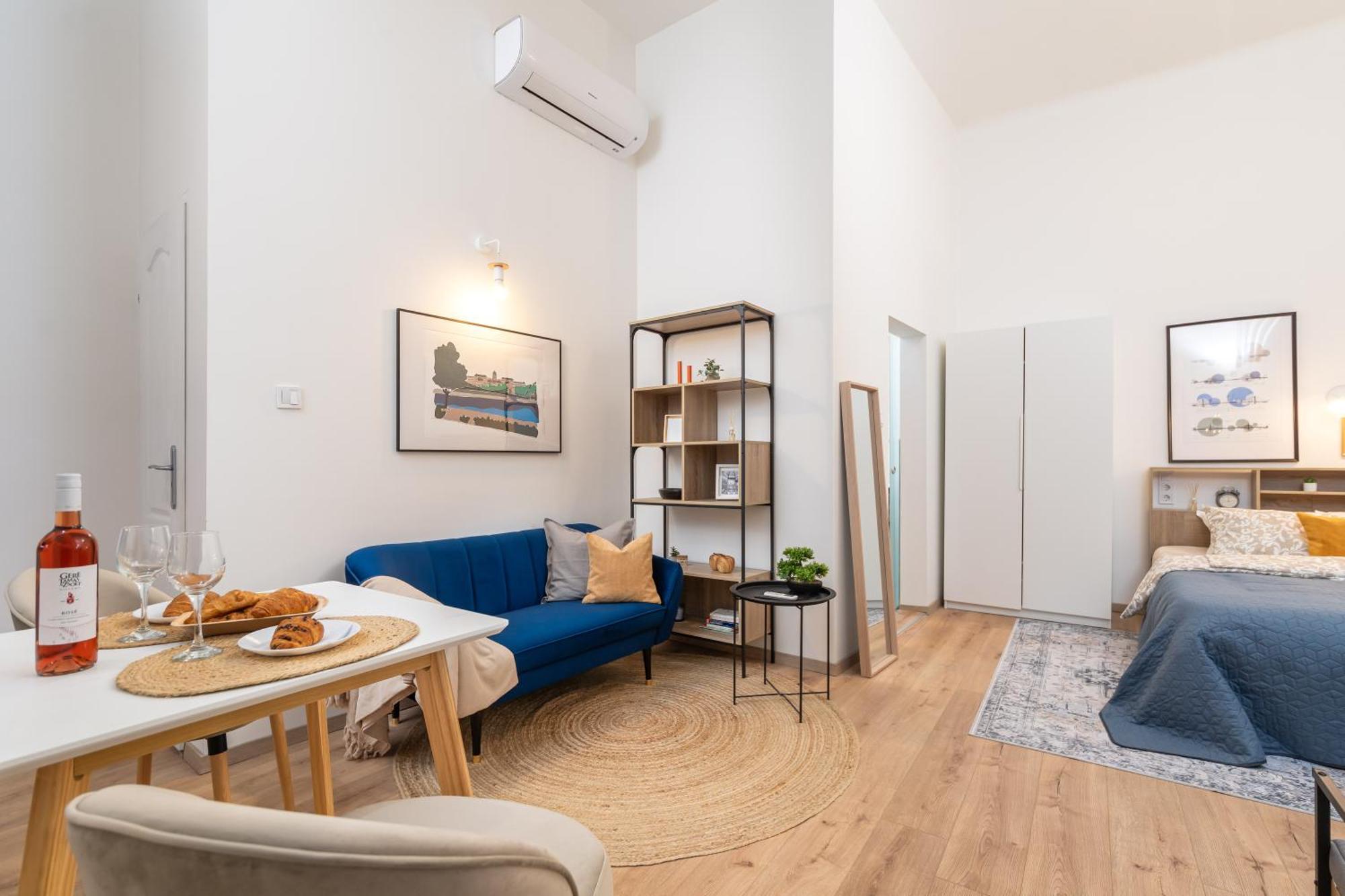 Charming Downtown Apartament *
