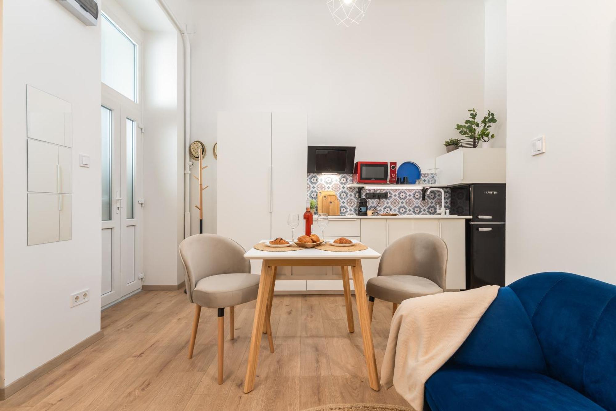 Apartament Charming Downtown *